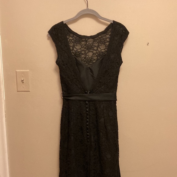 Mori Lee lace evening gown with V back - Picture 6 of 12